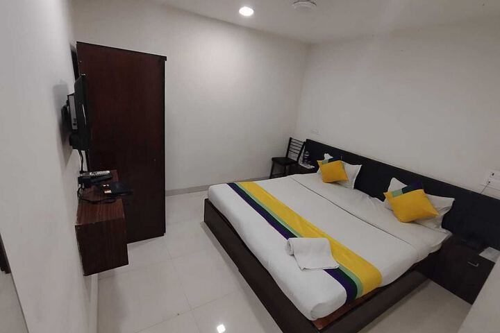 Room 12 of 38