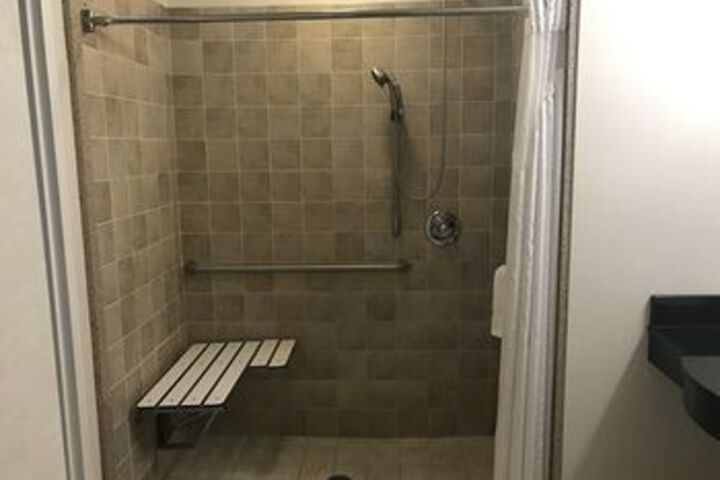 Room 6 of 40