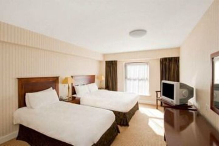 Hotel Suite Photo