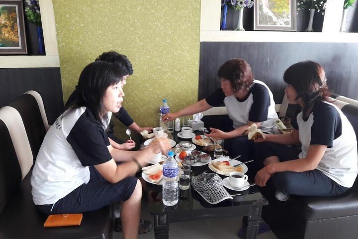Dining 3 of 6