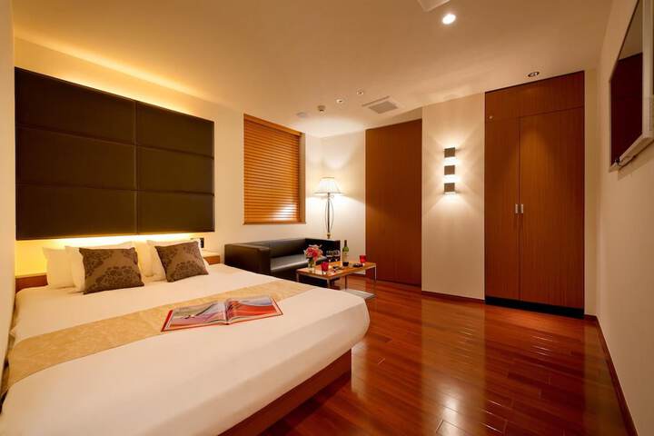 Room 5 of 22