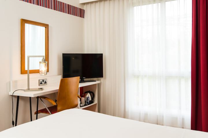 Room 25 of 82