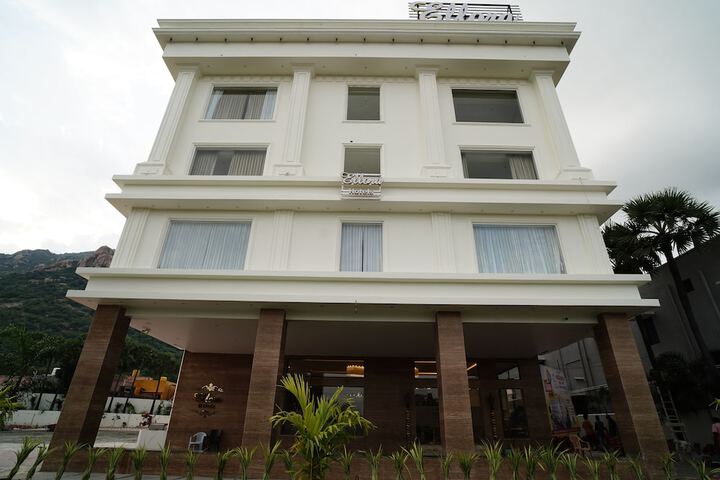 Hotel 74 of 103