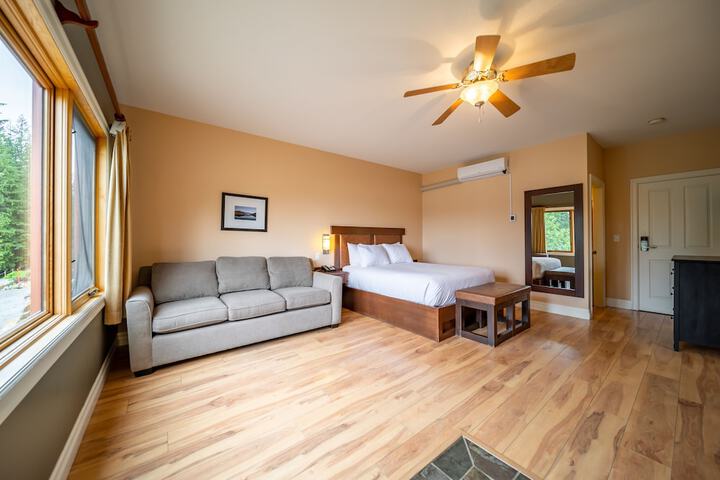 Room 18 of 102