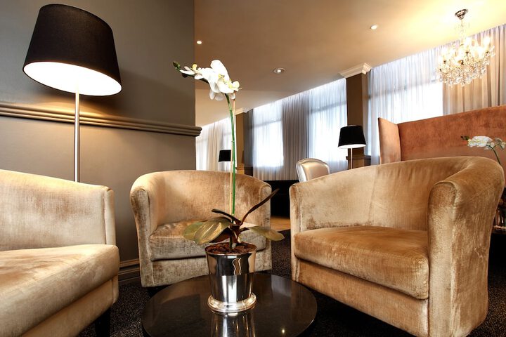 Lounge 66 of 73