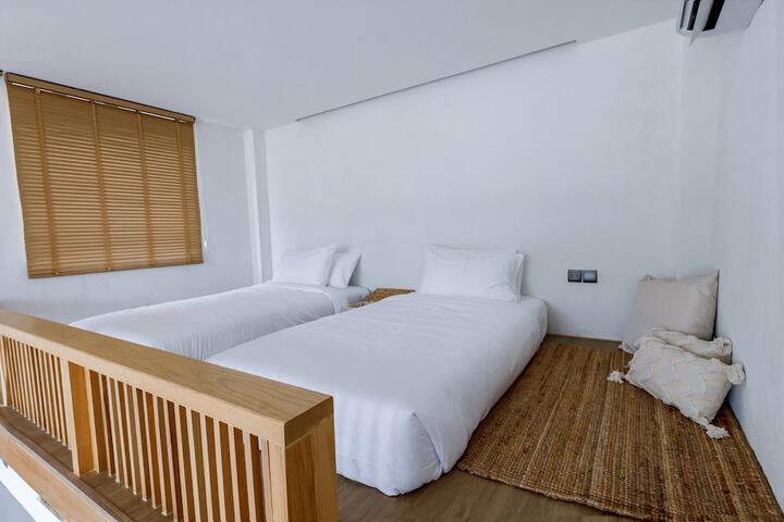 Room 14 of 40