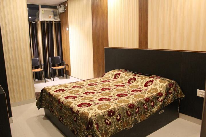 Room 13 of 23