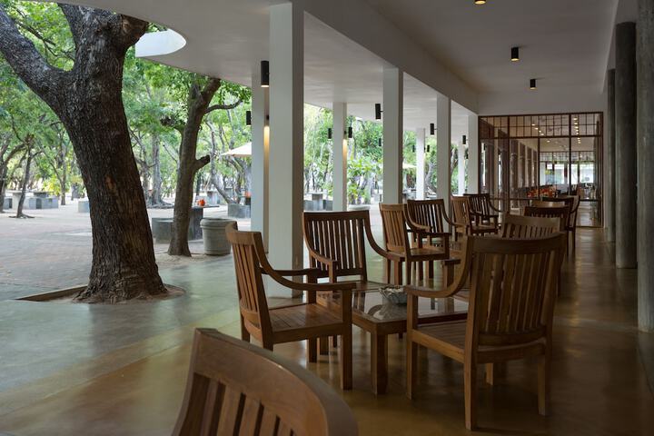 Entrance & Lobby
