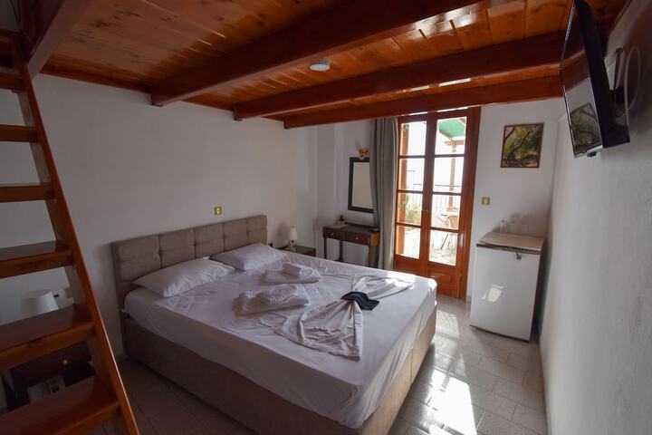 Room 48 of 73