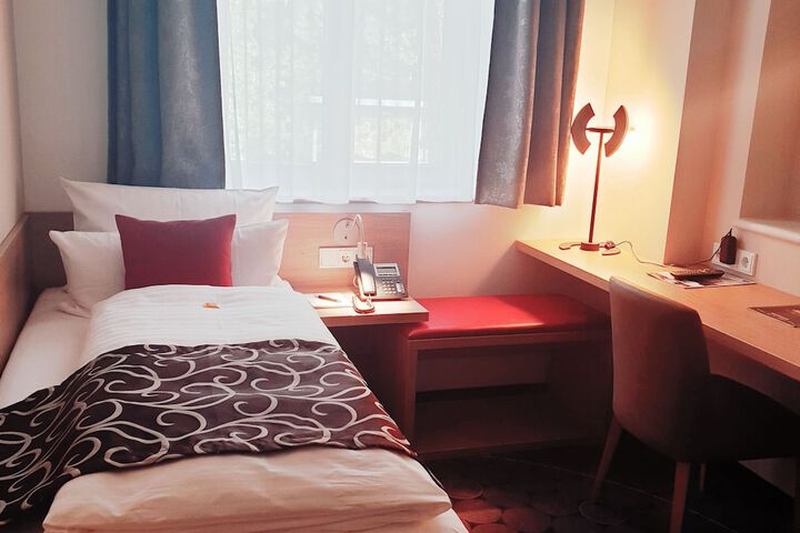 Room 27 of 92