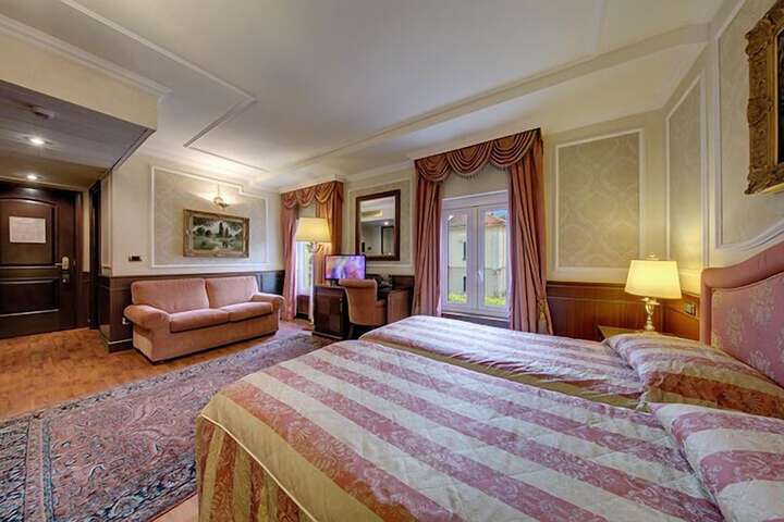 Room 45 of 96