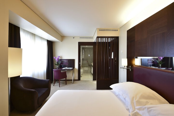 Room 20 of 106