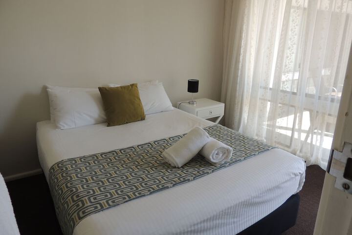 Room 30 of 99