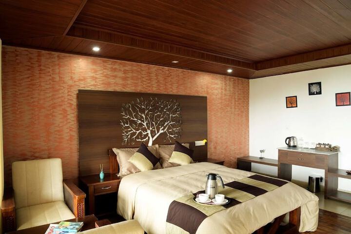 Room 10 of 33