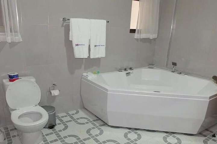 Room 35 of 62