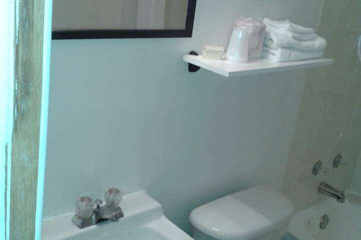 Room 6 of 10
