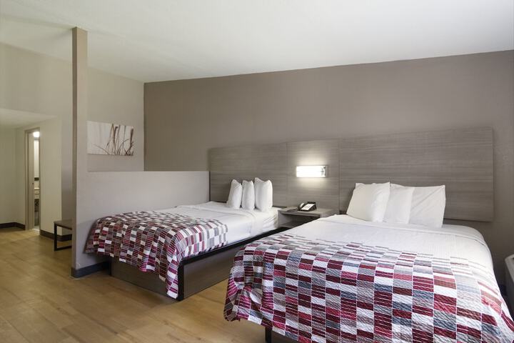 ADA Accessible Deluxe 2 Queen Beds with Roll in Shower (7 of 10)