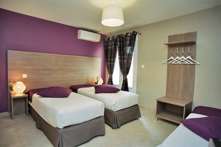 Room 10 of 32