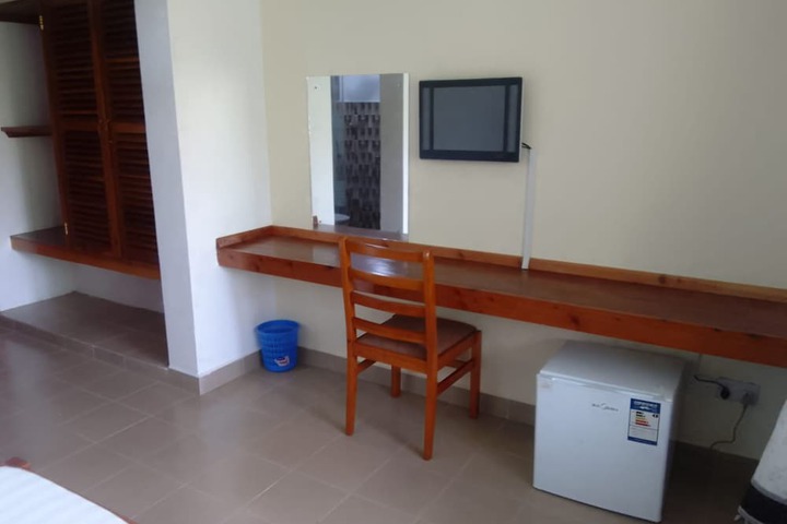 Room 9 of 37