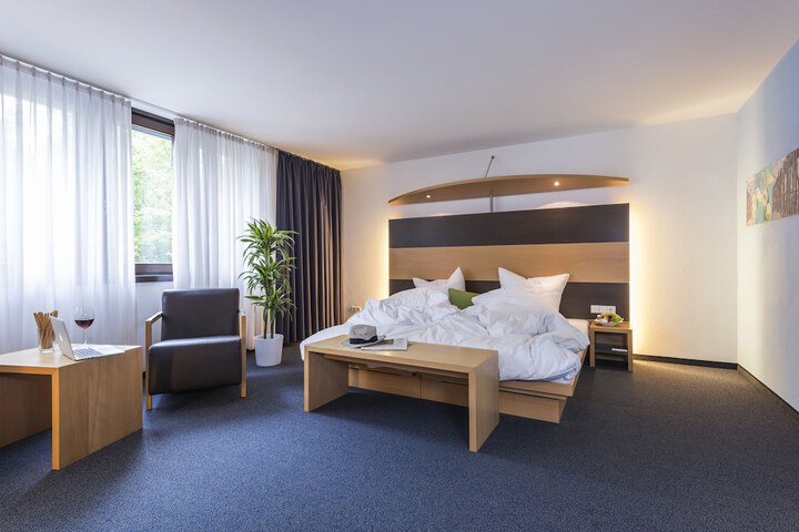 Room 6 of 37
