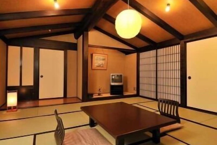Room 28 of 107