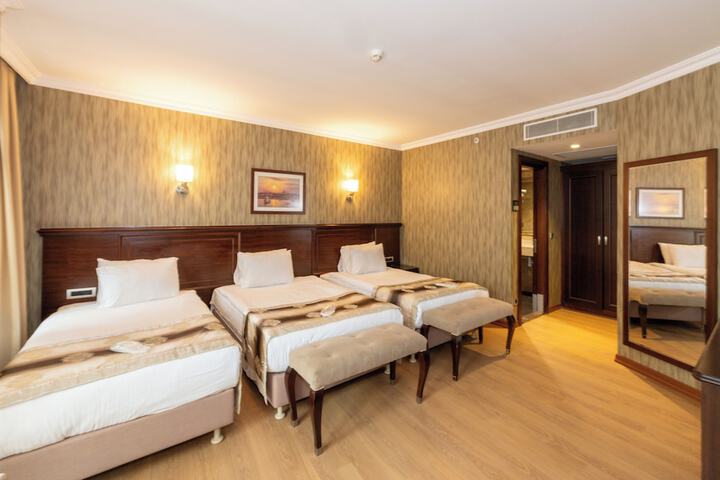 Room 16 of 40