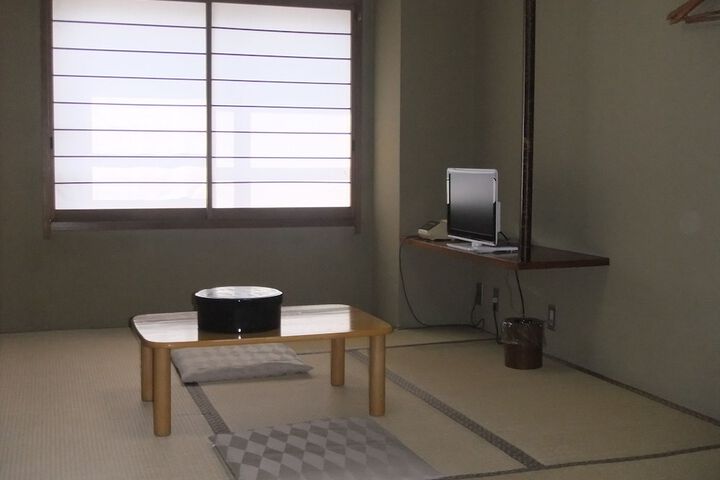 Room 4 of 74