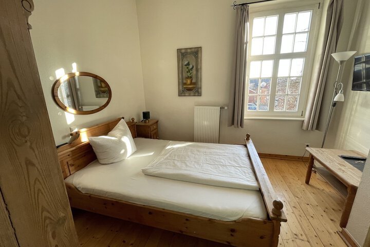 Room 3 of 7