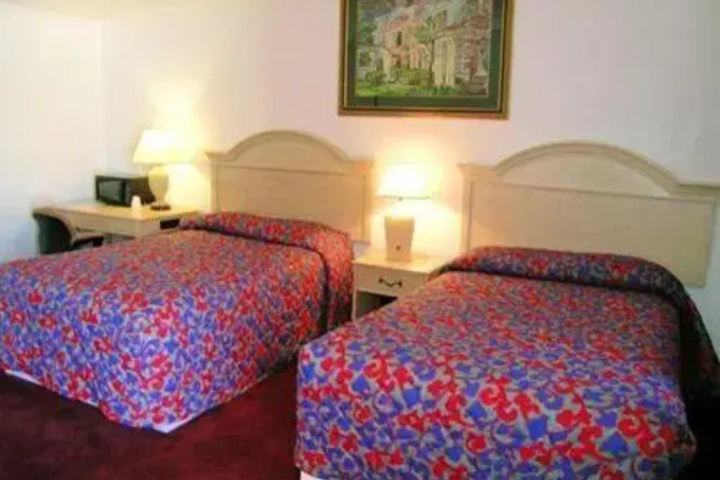 Room 4 of 5