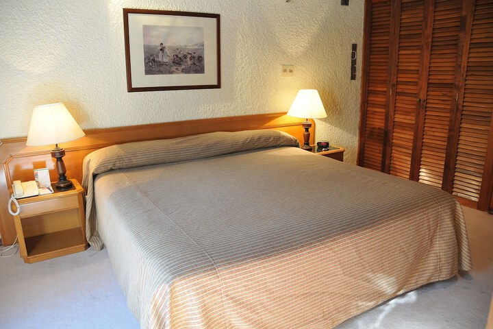 Room 7 of 176