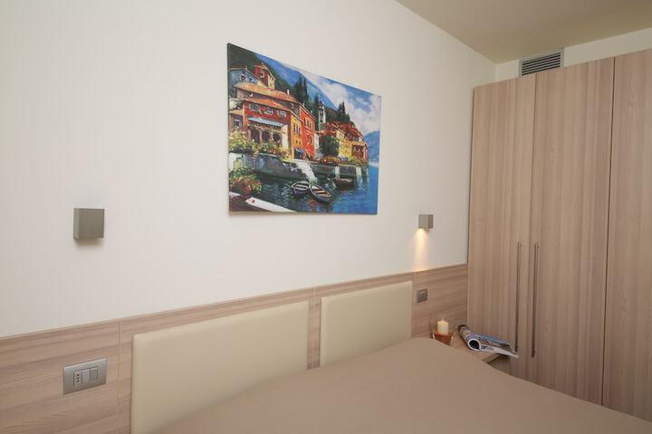 Room 2 of 59
