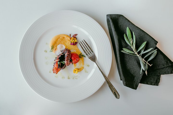 Dining 27 of 39