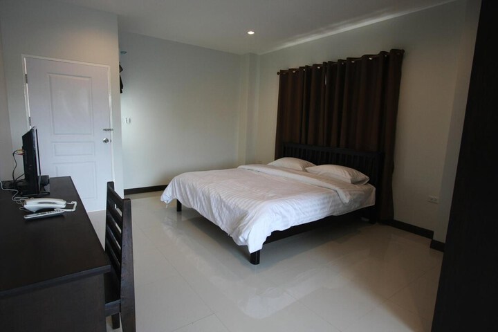 Room 8 of 32