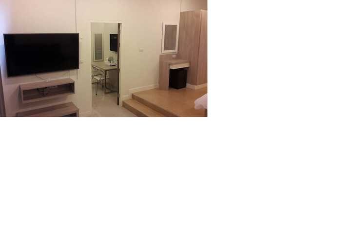 Room 11 of 33