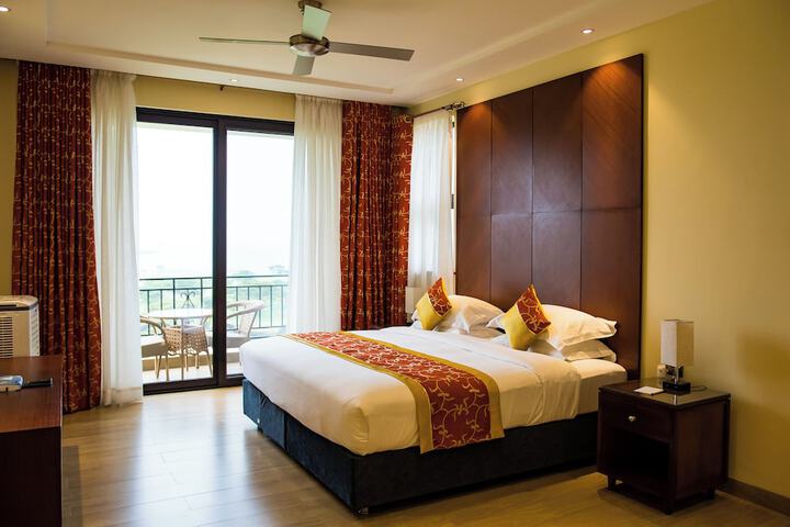 Room 3 of 81