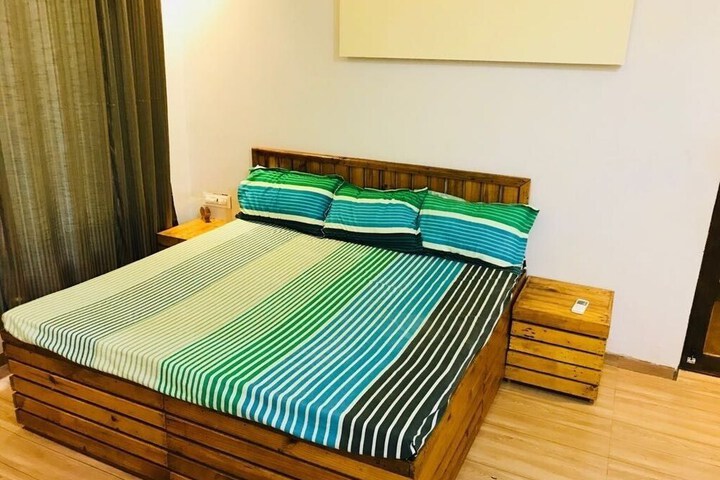 Room 9 of 36