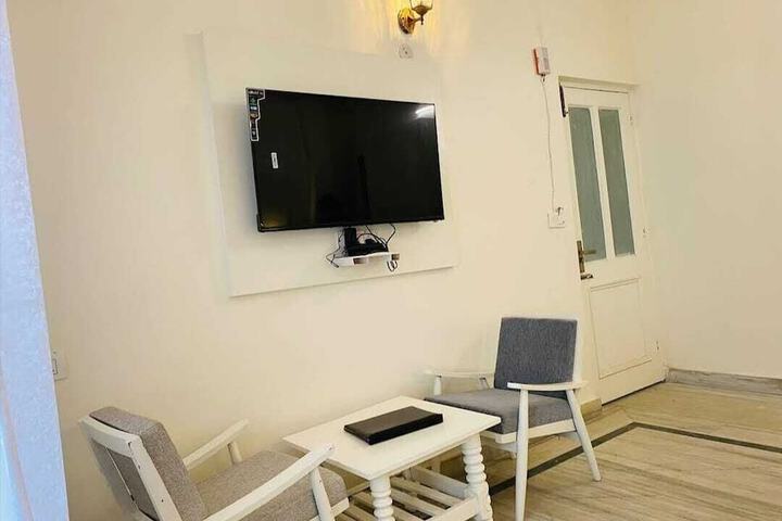 Room 13 of 22