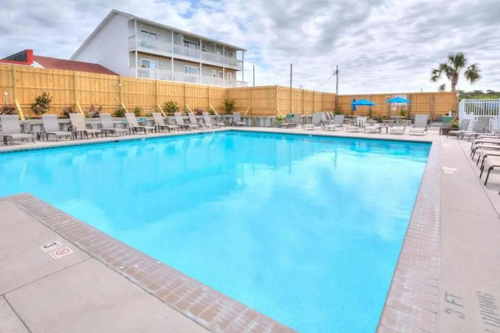 Pool 11 of 15