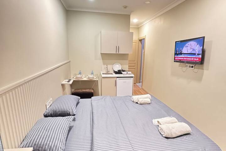 Room 6 of 90