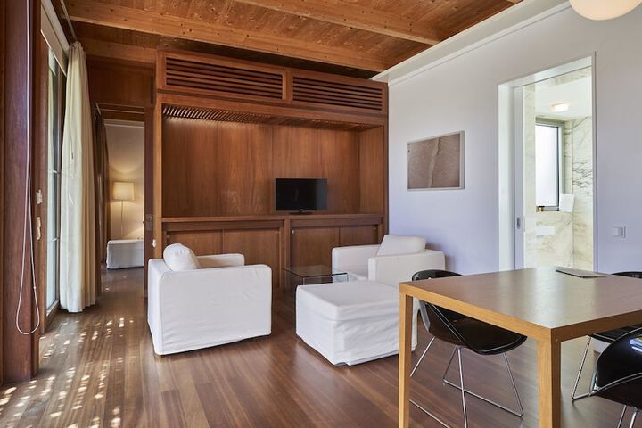 Room 8 of 39