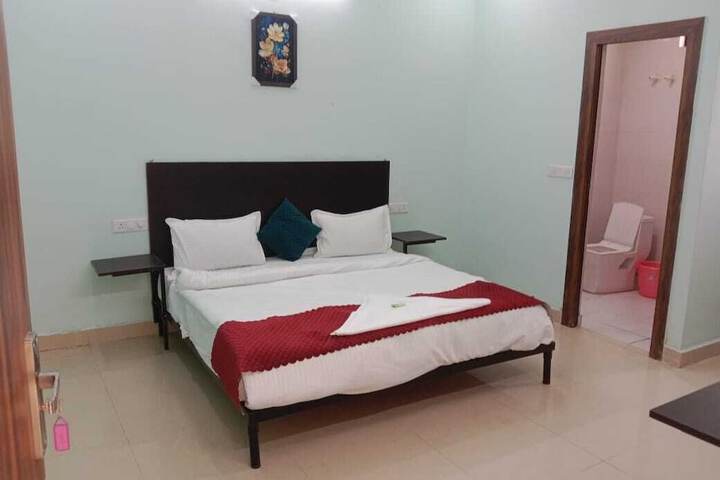 Room 9 of 25