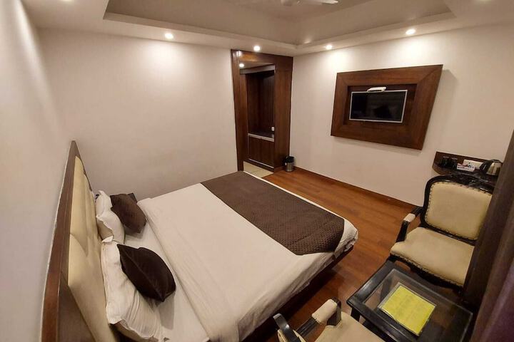 Room 5 of 27