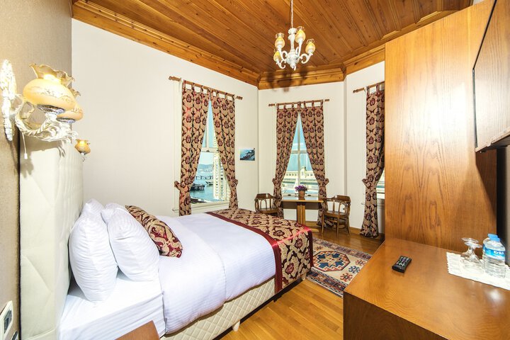 Room 8 of 26
