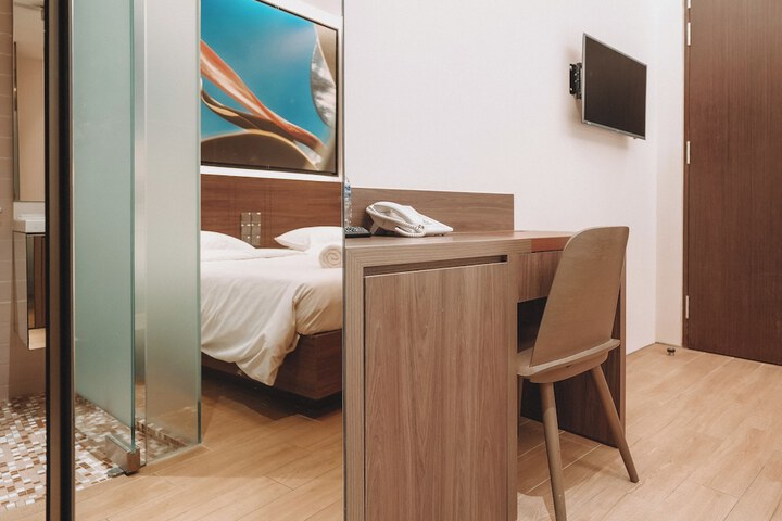 Room 9 of 25