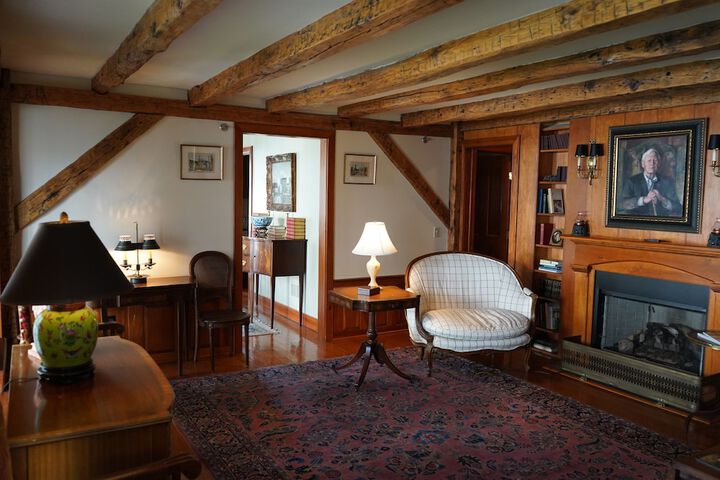 Room 32 of 65