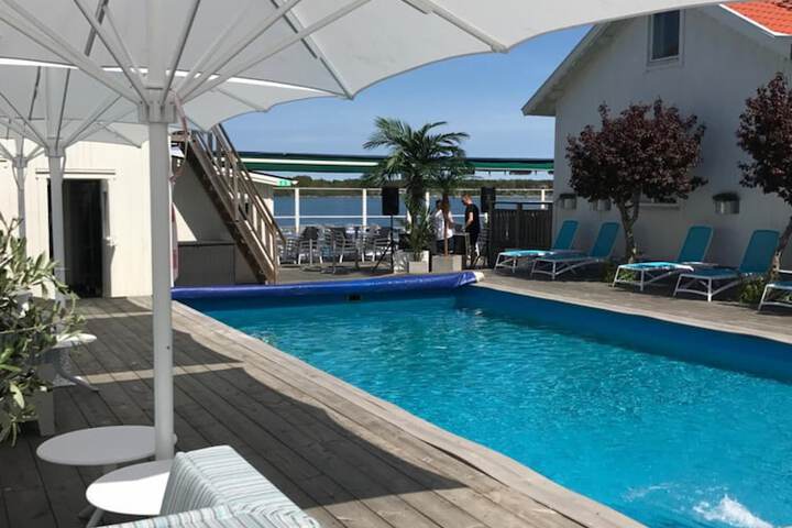 Pool 19 of 45