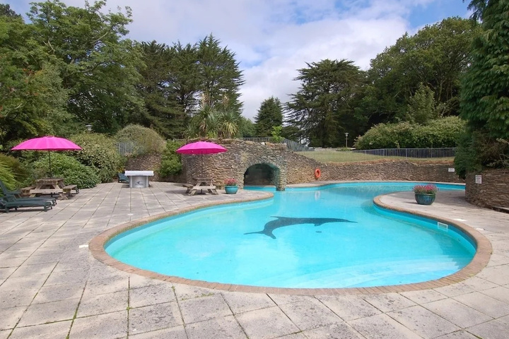 Pool 9 of 14
