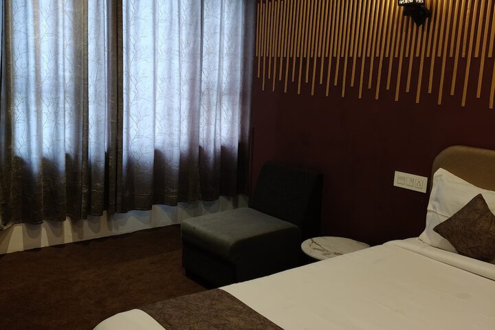 Room 5 of 30