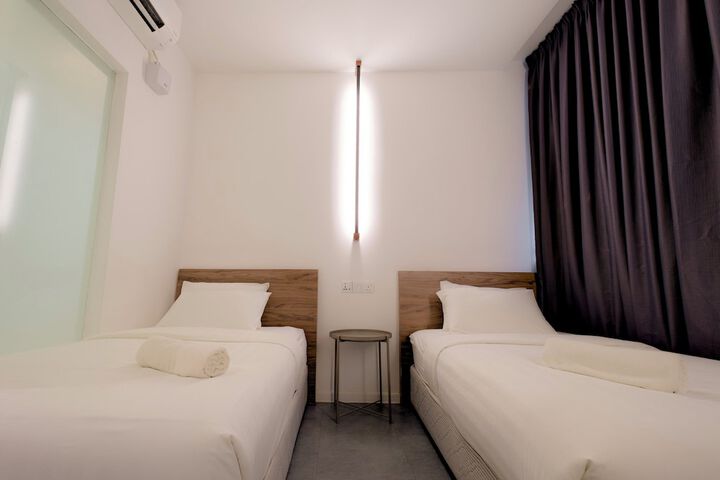 Room 12 of 38