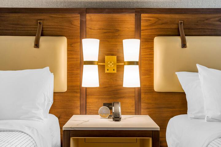 1 King Bed (2 of 9)